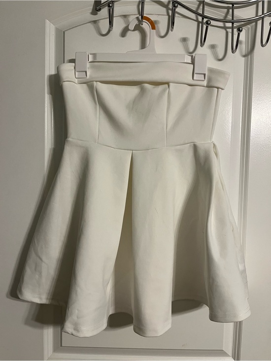 Dresses & Skirts - Strapless White Dress
